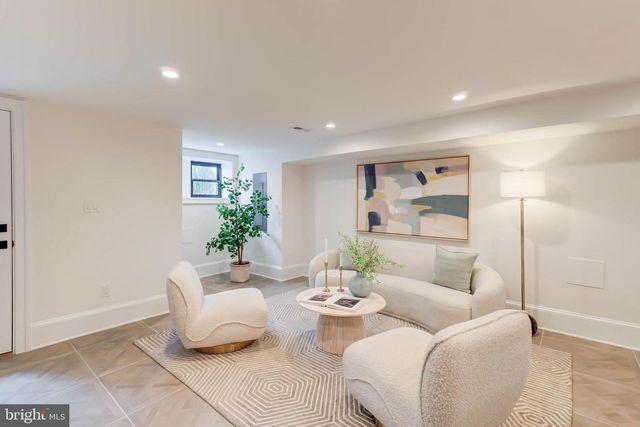 76 SEATON PL NW, Washington, DC 20001