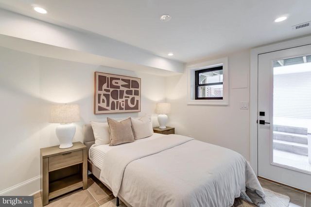 76 SEATON PL NW, Washington, DC 20001