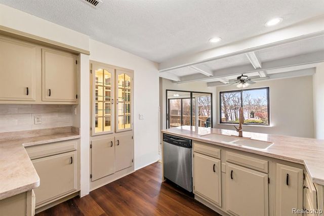 1680 Cliffs Landing 302E, Ypsilanti, MI 48198