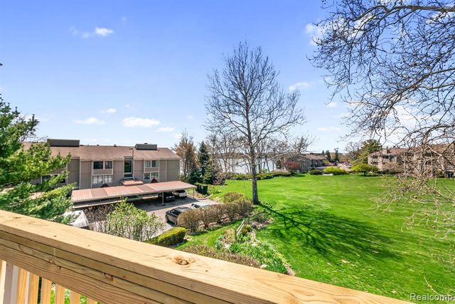 1680 Cliffs Landing 302E, Ypsilanti, MI 48198