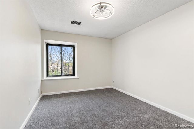 1680 Cliffs Landing 302E, Ypsilanti, MI 48198