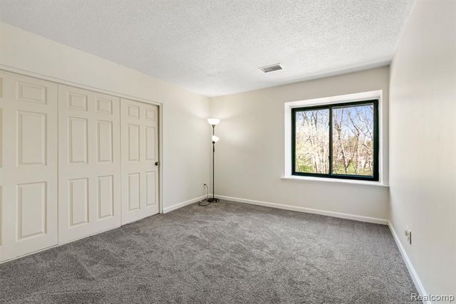 1680 Cliffs Landing 302E, Ypsilanti, MI 48198