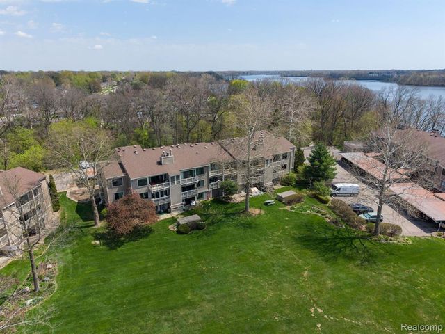 1680 Cliffs Landing 302E, Ypsilanti, MI 48198