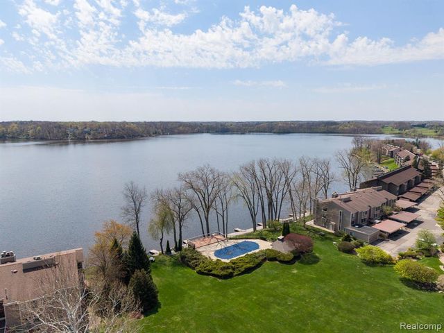 1680 Cliffs Landing 302E, Ypsilanti, MI 48198