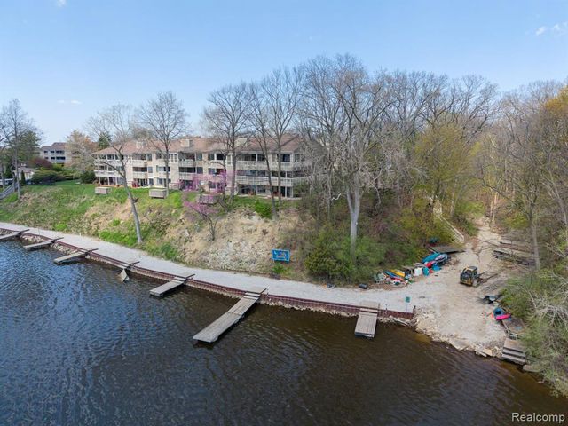 1680 Cliffs Landing 302E, Ypsilanti, MI 48198