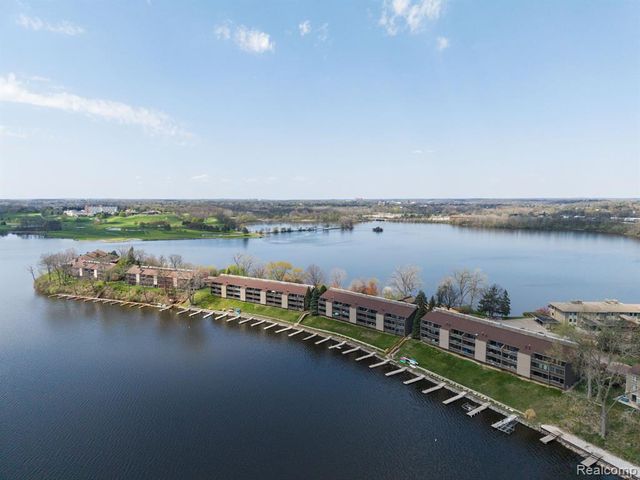 1680 Cliffs Landing 302E, Ypsilanti, MI 48198