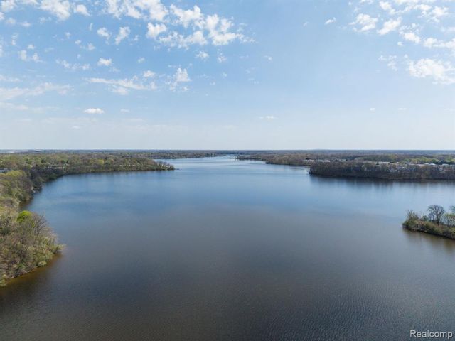 1680 Cliffs Landing 302E, Ypsilanti, MI 48198