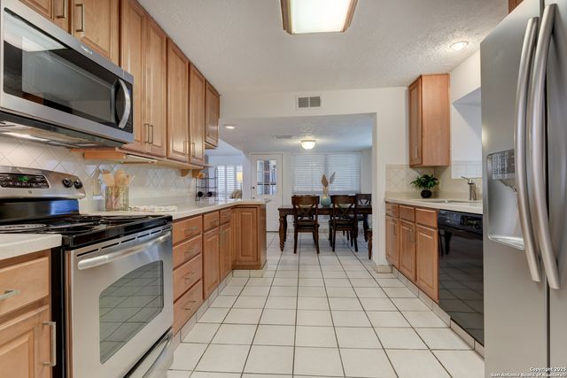 9031 Wellesley Manor, San Antonio, TX 78240