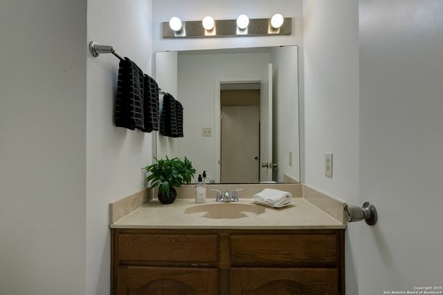 9031 Wellesley Manor, San Antonio, TX 78240