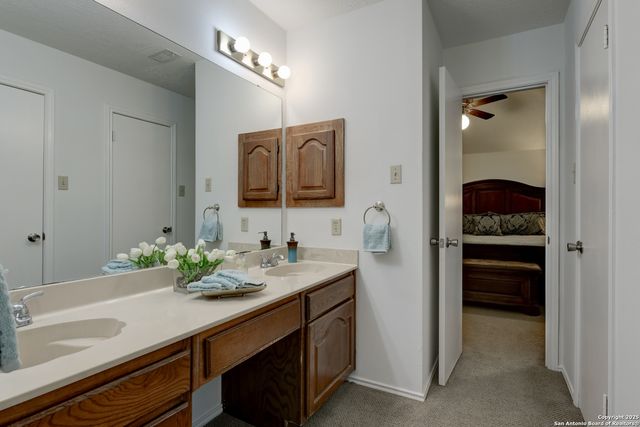 9031 Wellesley Manor, San Antonio, TX 78240