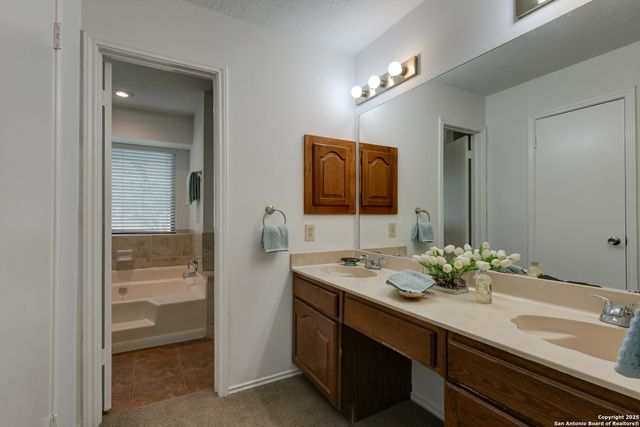 9031 Wellesley Manor, San Antonio, TX 78240