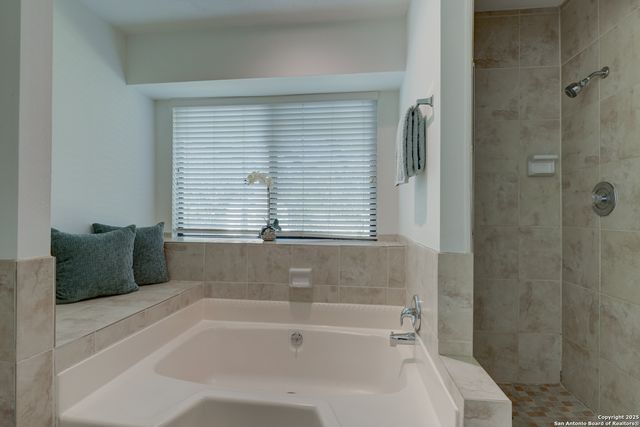 9031 Wellesley Manor, San Antonio, TX 78240