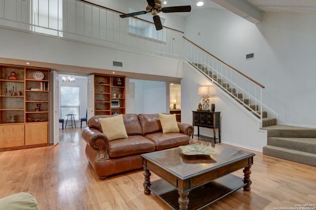 9031 Wellesley Manor, San Antonio, TX 78240