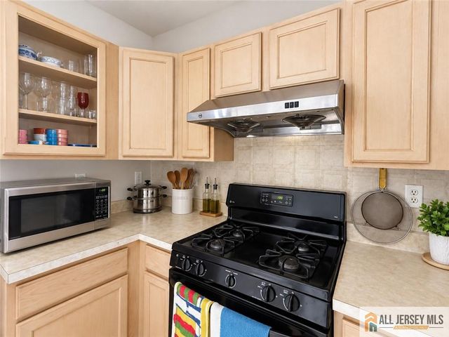 23 Giera Court, Parlin, NJ 08859