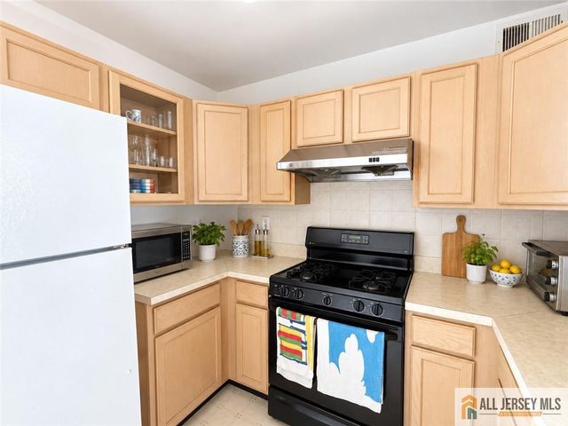23 Giera Court, Parlin, NJ 08859