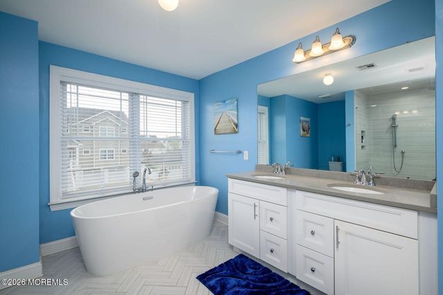 24 Woodhaven Road, Toms River, NJ 08753