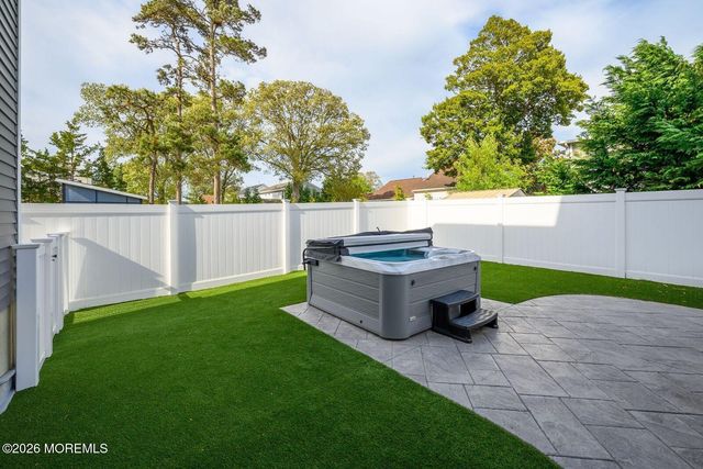 24 Woodhaven Road, Toms River, NJ 08753
