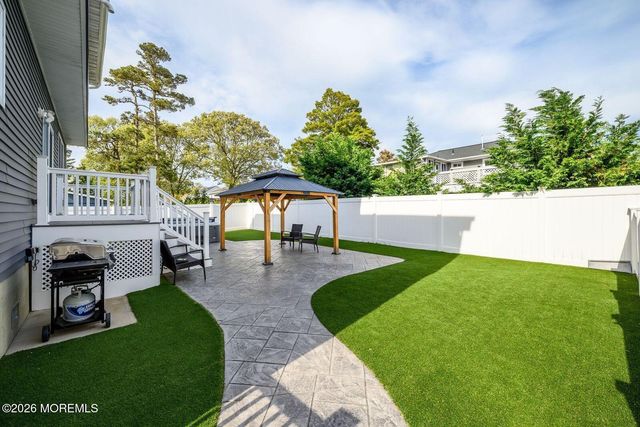 24 Woodhaven Road, Toms River, NJ 08753
