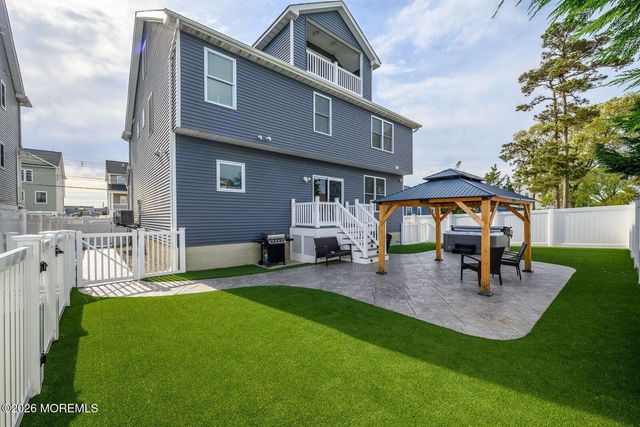 24 Woodhaven Road, Toms River, NJ 08753