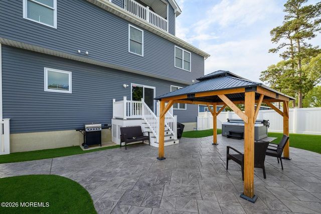 24 Woodhaven Road, Toms River, NJ 08753