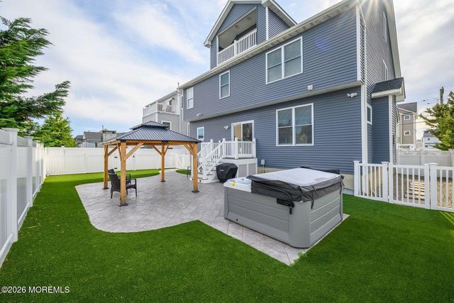24 Woodhaven Road, Toms River, NJ 08753