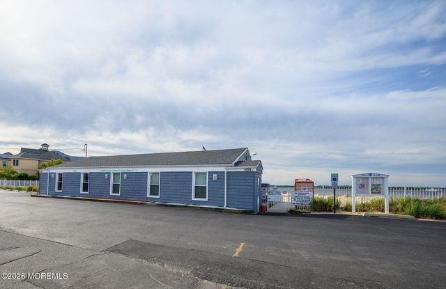 24 Woodhaven Road, Toms River, NJ 08753
