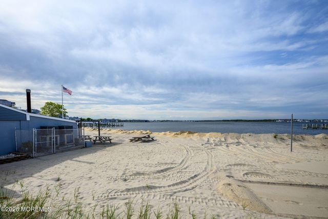 24 Woodhaven Road, Toms River, NJ 08753