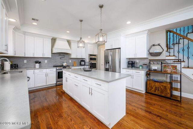24 Woodhaven Road, Toms River, NJ 08753