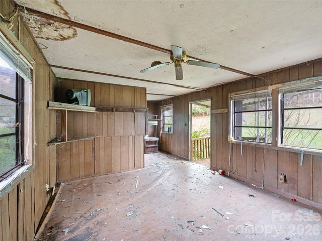 2432 Grapevine Road, Marshall, NC 28753