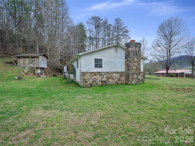 2432 Grapevine Road, Marshall, NC 28753