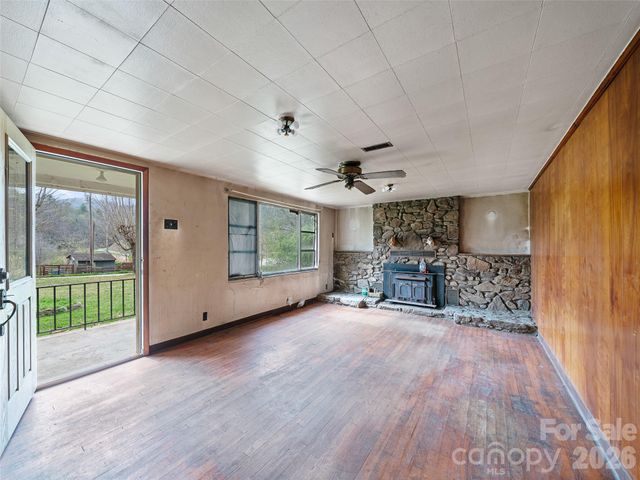 2432 Grapevine Road, Marshall, NC 28753