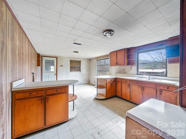 2432 Grapevine Road, Marshall, NC 28753