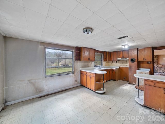 2432 Grapevine Road, Marshall, NC 28753