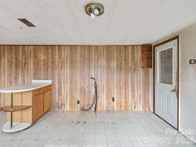 2432 Grapevine Road, Marshall, NC 28753
