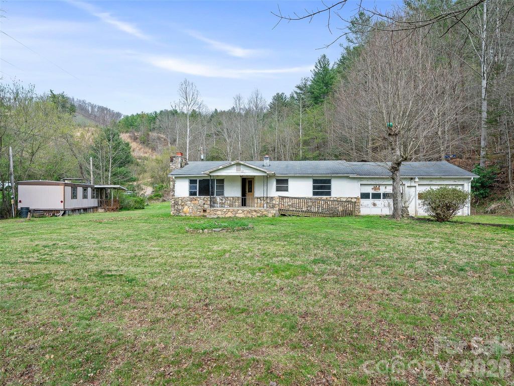 2432 Grapevine Road, Marshall, NC 28753