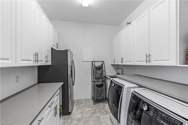 4410 Caldera CIR, Naples, FL 34119