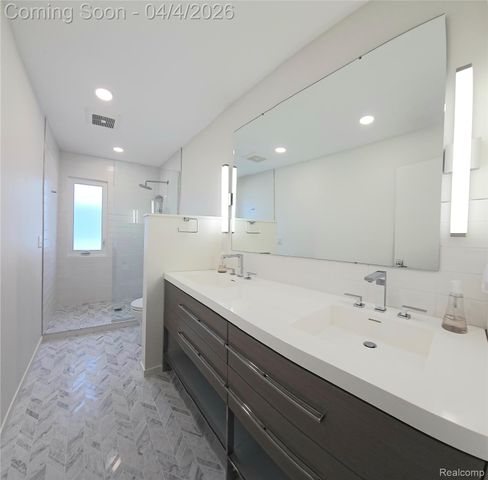 9666 Zukey Drive, Hamburg Township, MI 48169