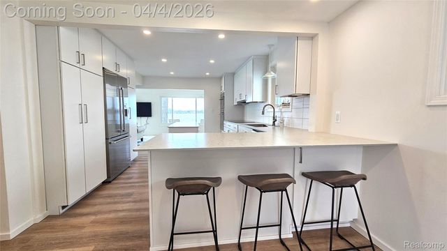 9666 Zukey Drive, Hamburg Township, MI 48169