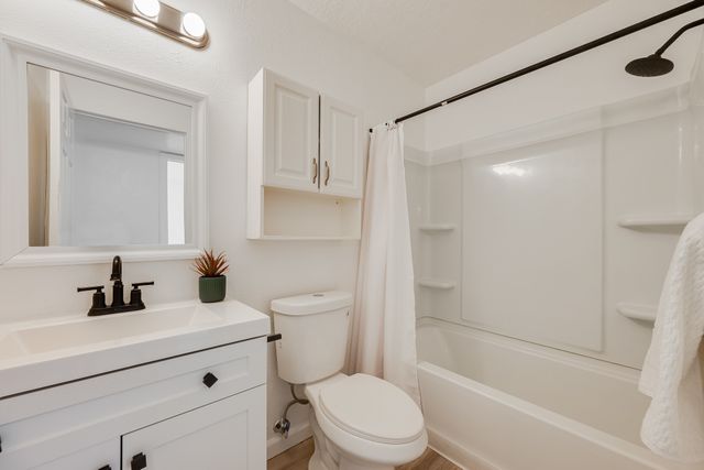 2416 Camino Capitan, Santa Fe, NM 87505