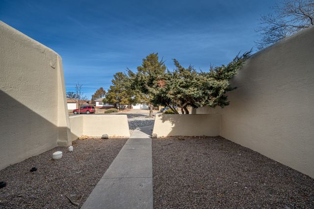 2416 Camino Capitan, Santa Fe, NM 87505
