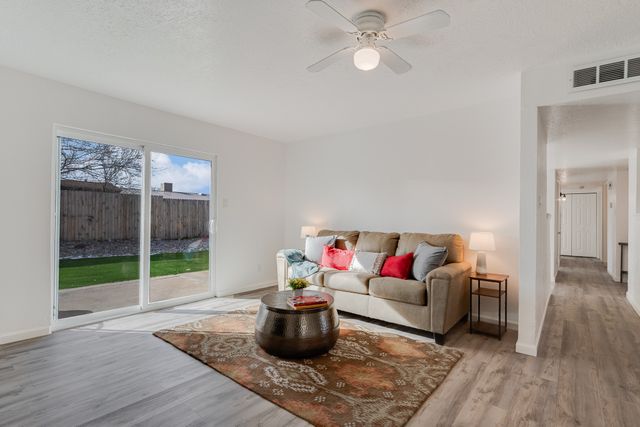 2416 Camino Capitan, Santa Fe, NM 87505