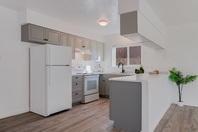 2416 Camino Capitan, Santa Fe, NM 87505