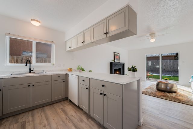 2416 Camino Capitan, Santa Fe, NM 87505