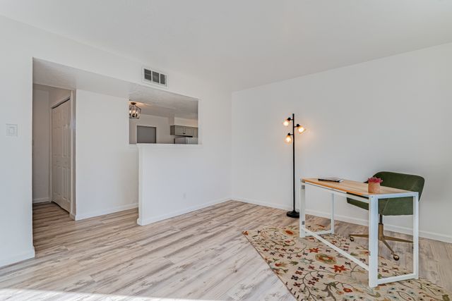 2416 Camino Capitan, Santa Fe, NM 87505