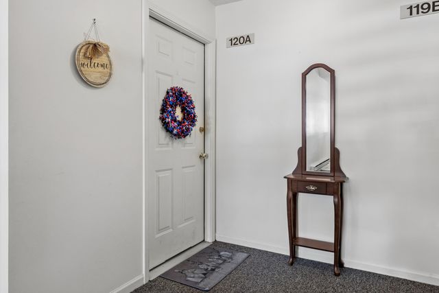 40 W Fern Court 120, Palatine, IL 60067