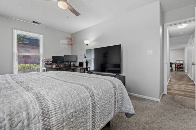 40 W Fern Court 120, Palatine, IL 60067
