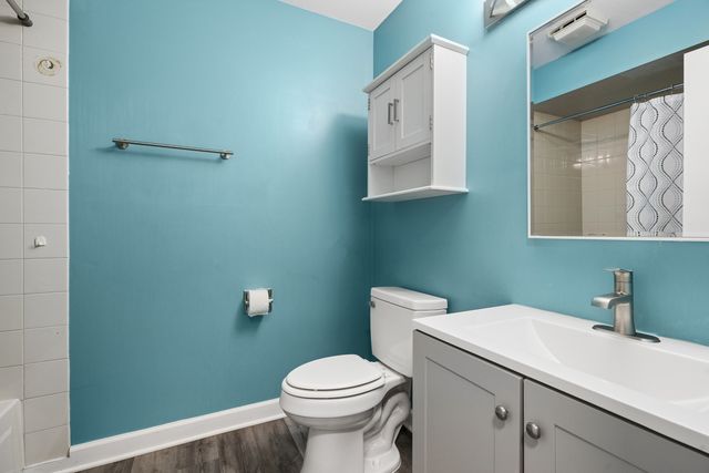 40 W Fern Court 120, Palatine, IL 60067