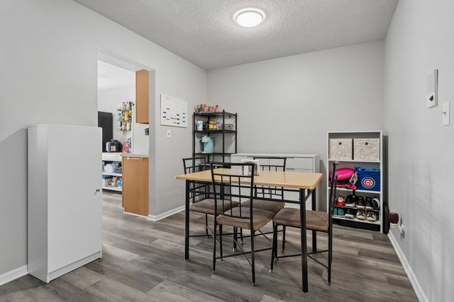 40 W Fern Court 120, Palatine, IL 60067