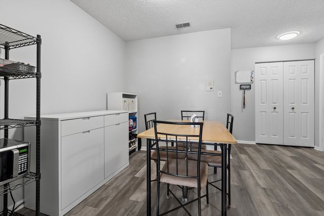 40 W Fern Court 120, Palatine, IL 60067