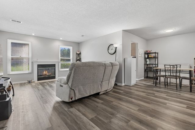 40 W Fern Court 120, Palatine, IL 60067